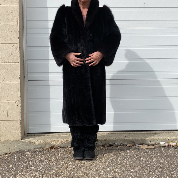Fur Coat - Picture 5 of 13